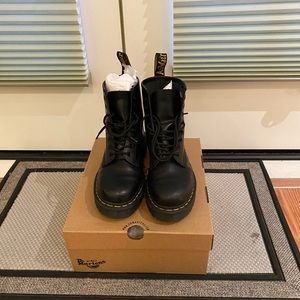 Dr. Martens 1460 BEX SMOOTH LEATHER PLATFORM BOOTS size 8 color black